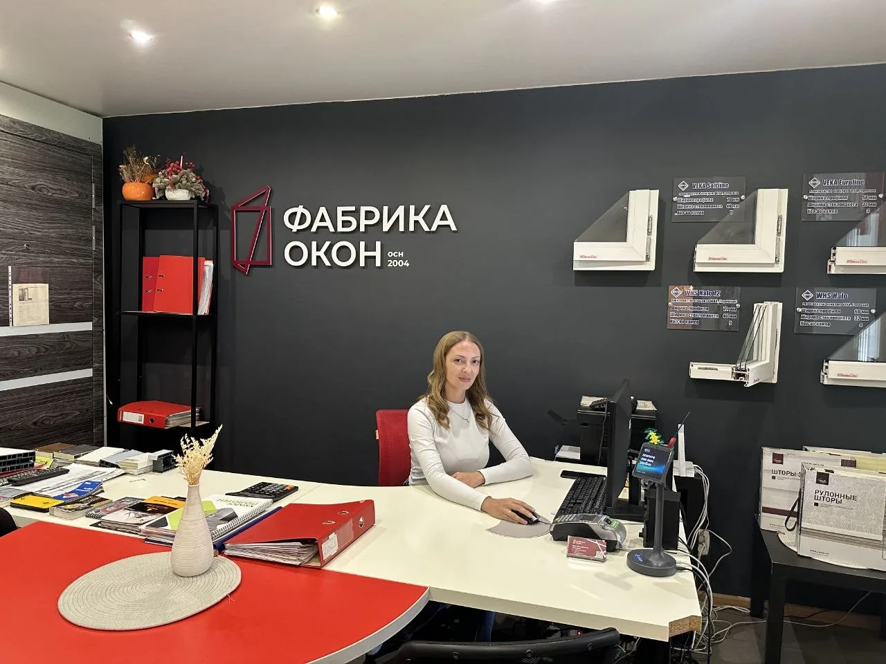 Зал Фабрики Окон в Междуреченске: образцы профилей